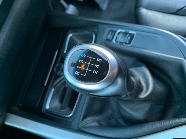 2013-BMW-1-Series-116i-5-dr-Urban image:7