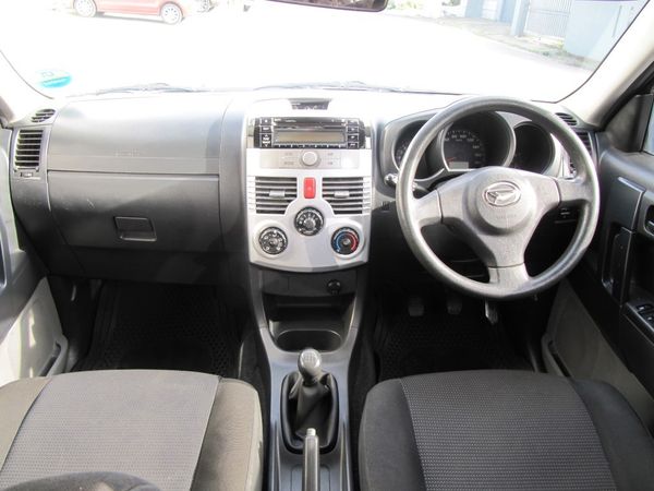 2008-Daihatsu-Terios-4x2 image:6