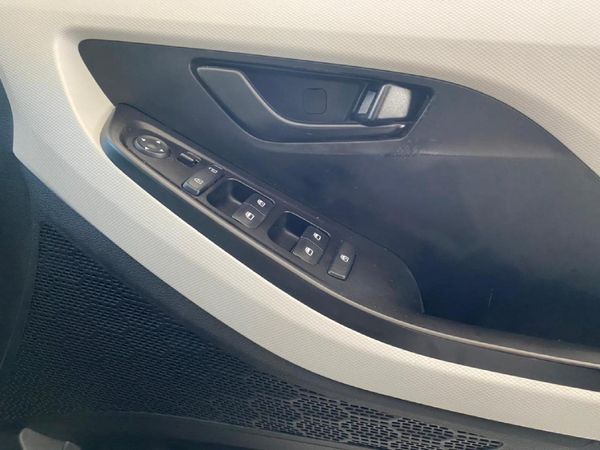 2022-Hyundai-Creta-15-Premium image:9
