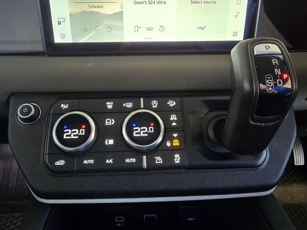 2021-Land-Rover-Defender-110-D240-SE-177kW image:10