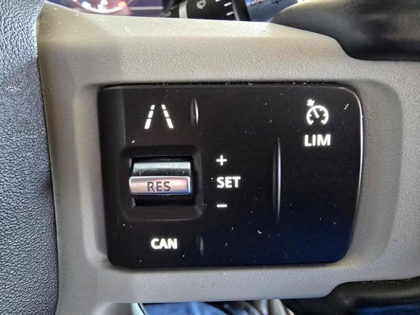 2021-Land-Rover-Defender-110-D240-SE-177kW image:13