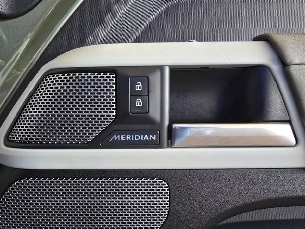 2021-Land-Rover-Defender-110-D240-SE-177kW image:15
