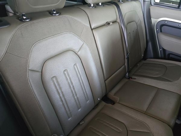 2021-Land-Rover-Defender-110-D240-SE-177kW image:6