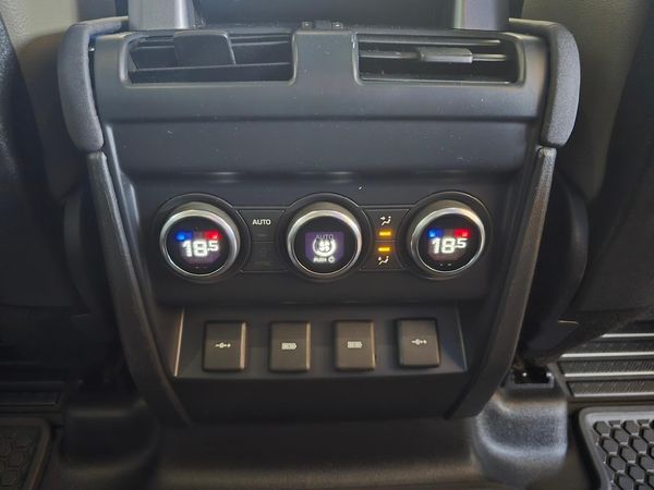 2021-Land-Rover-Defender-110-D240-SE-177kW image:7