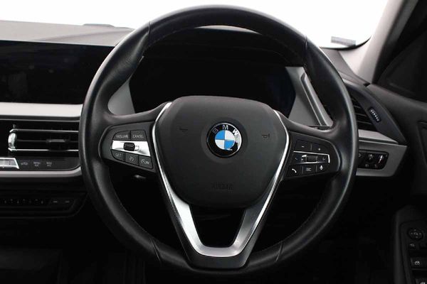 2021-BMW-1-Series-118i image:5