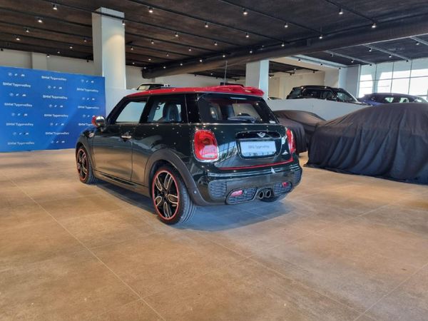 2016-MINI-Hatch-JCW-Auto image:3