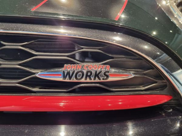 2016-MINI-Hatch-JCW-Auto image:5