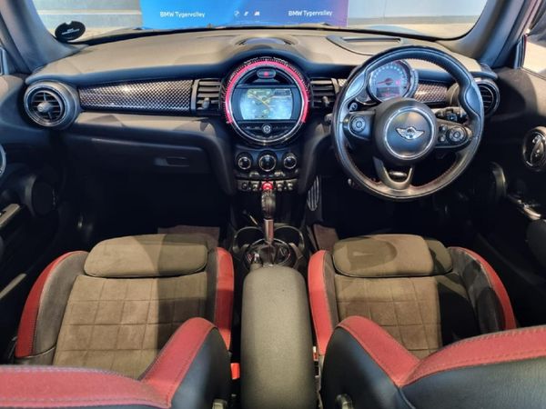 2016-MINI-Hatch-JCW-Auto image:6