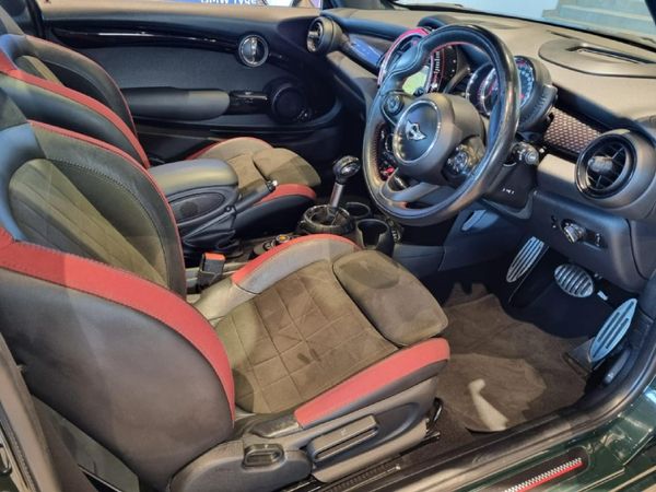 2016-MINI-Hatch-JCW-Auto image:7
