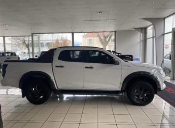 2026-Isuzu-D-Max-30-DDI-V-Cross-HR-Auto-Double-Cab image:2