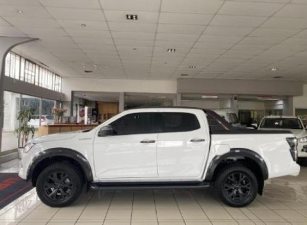 2026-Isuzu-D-Max-30-DDI-V-Cross-HR-Auto-Double-Cab image:3