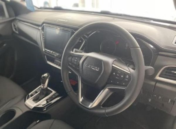 2026-Isuzu-D-Max-30-DDI-V-Cross-HR-Auto-Double-Cab image:5