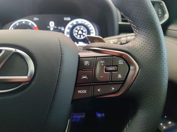 2025-Lexus-LX-Lexus-700H-LX-F-Sport image:9