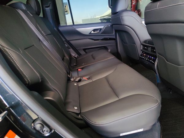 2025-Lexus-LX-Lexus-700H-LX-F-Sport image:18