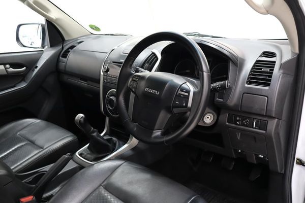 2015-Isuzu-KB-300-D-Teq-LX-Double-Cab image:10