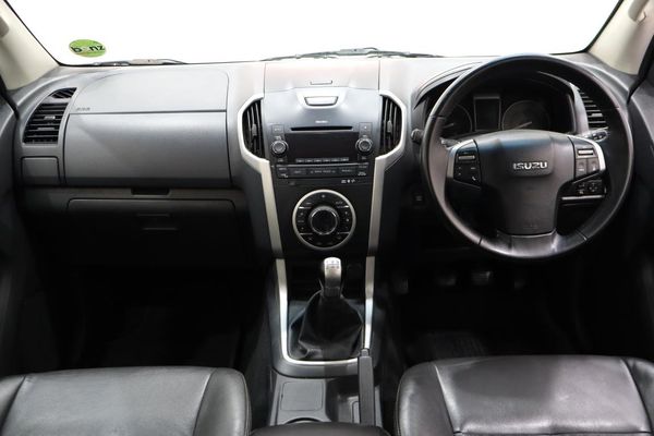 2015-Isuzu-KB-300-D-Teq-LX-Double-Cab image:13