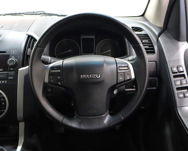 2015-Isuzu-KB-300-D-Teq-LX-Double-Cab image:14