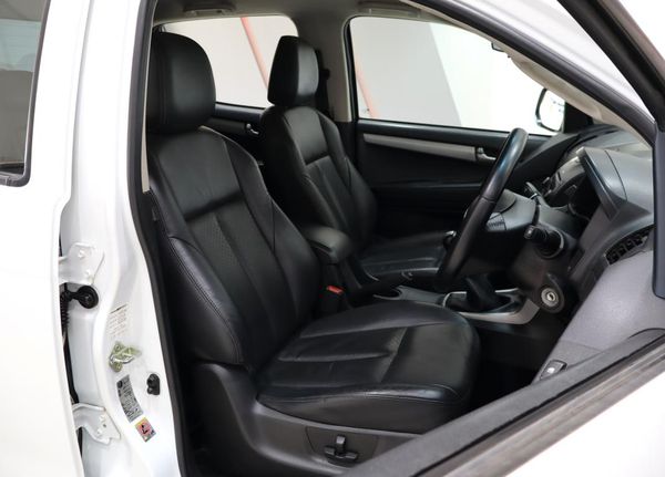 2015-Isuzu-KB-300-D-Teq-LX-Double-Cab image:15