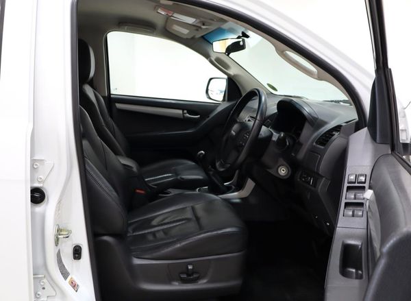 2015-Isuzu-KB-300-D-Teq-LX-Double-Cab image:17