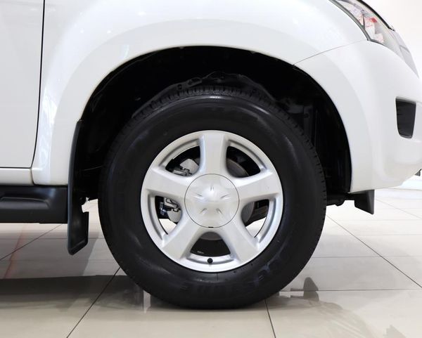 2015-Isuzu-KB-300-D-Teq-LX-Double-Cab image:8