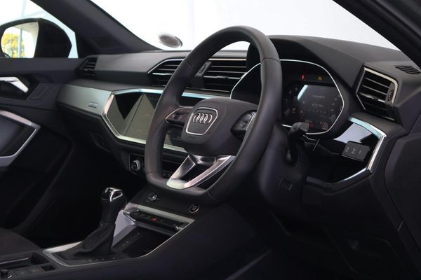 2025-Audi-Q3-Sportback-35TDI-Black-Edition image:17
