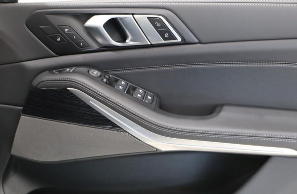 2025-BMW-X5-xDrive30d-M-Sport-Pro image:19