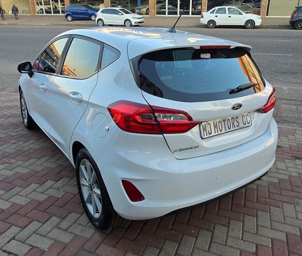 2018-Ford-Fiesta-10-EcoBoost-Trend-5-dr image:3