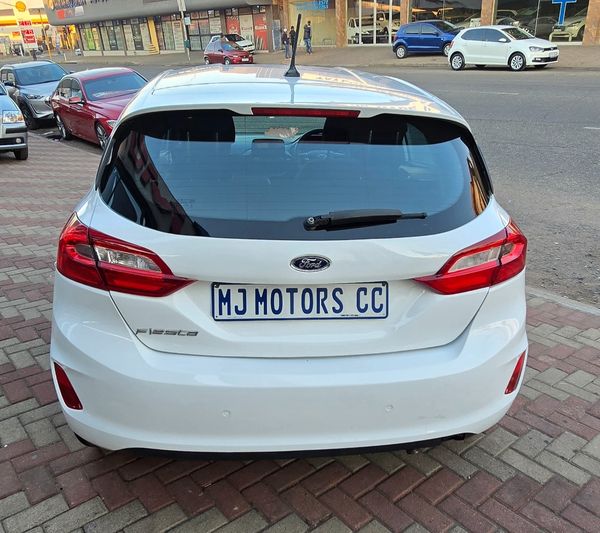 2018-Ford-Fiesta-10-EcoBoost-Trend-5-dr image:4