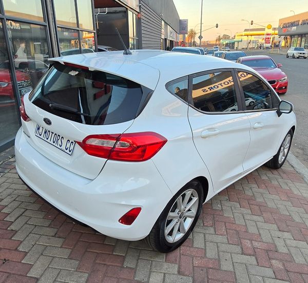 2018-Ford-Fiesta-10-EcoBoost-Trend-5-dr image:5