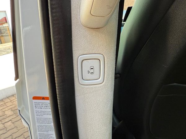 2022-Hyundai-Staria-22d-Luxury-Auto image:10