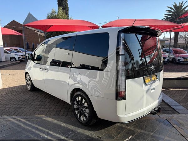 2022-Hyundai-Staria-22d-Luxury-Auto image:2