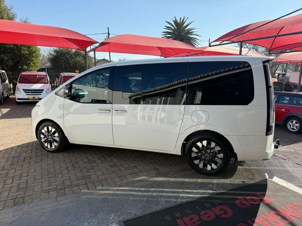 2022-Hyundai-Staria-22d-Luxury-Auto image:3