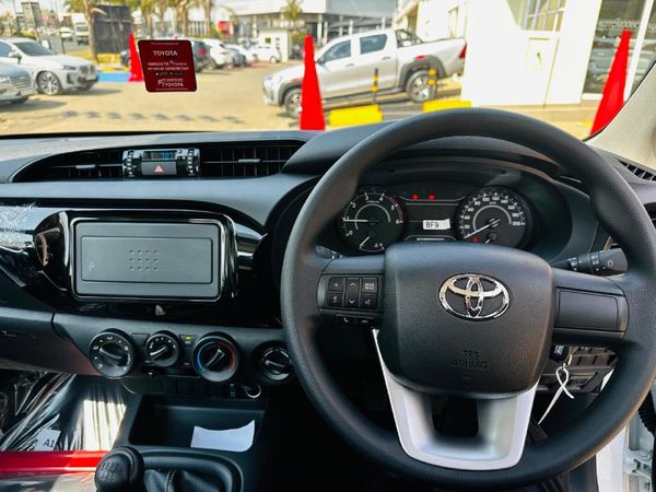 2026-Toyota-Hilux-24-GD-6-SR-4x4-Single-Cab image:5
