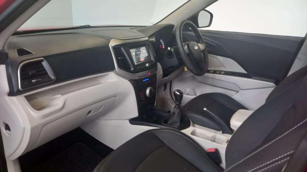 2020-Mahindra-XUV-300-12T-W6 image:5