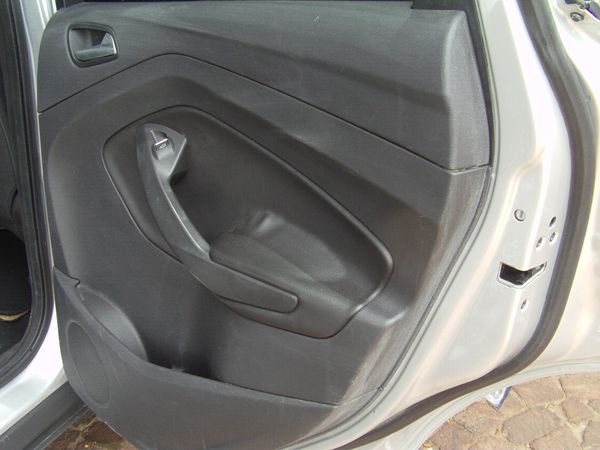 2016-Ford-Kuga-15-EcoBoost-Ambiente-Auto image:11