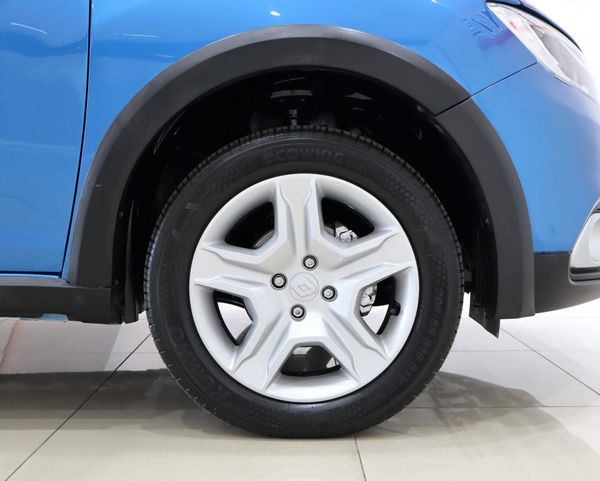 2017-Renault-Sandero-900T-Stepway-Expression image:7