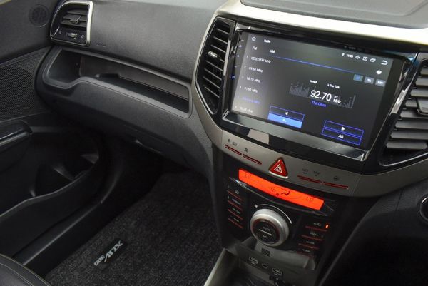 2022-Mahindra-XUV-300-15D-W8 image:9