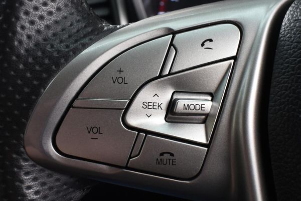 2022-Mahindra-XUV-300-15D-W8 image:18