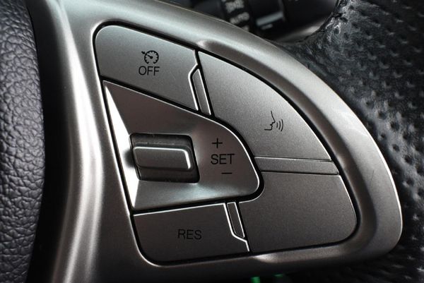 2022-Mahindra-XUV-300-15D-W8 image:19