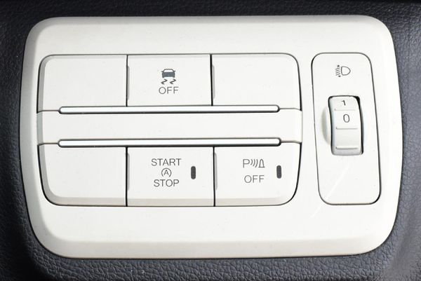 2022-Mahindra-XUV-300-15D-W8 image:22