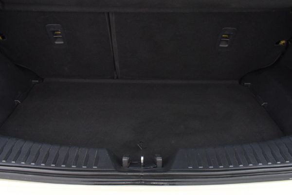 2022-Mahindra-XUV-300-15D-W8 image:23