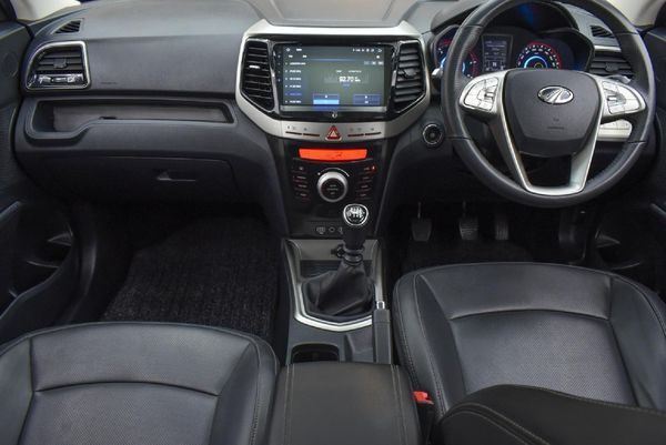 2022-Mahindra-XUV-300-15D-W8 image:7