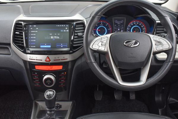 2022-Mahindra-XUV-300-15D-W8 image:8