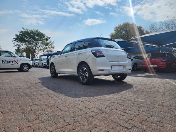 2026-Suzuki-Swift-12-GLX-Auto image:4