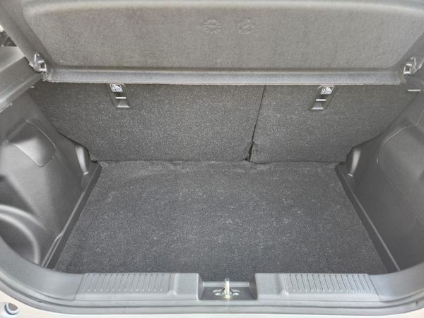 2026-Suzuki-Swift-12-GL image:16