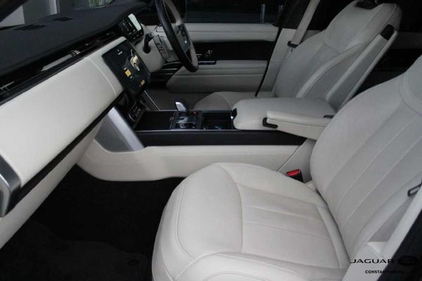2022-Land-Rover-Range-Rover-44-Autobiography image:10