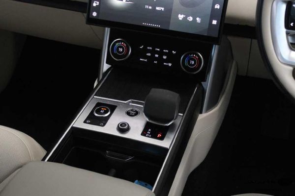 2022-Land-Rover-Range-Rover-44-Autobiography image:11
