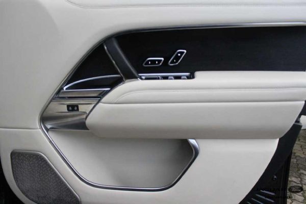 2022-Land-Rover-Range-Rover-44-Autobiography image:7