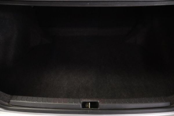 2004-Toyota-Corolla-180i-GLS-Auto image:11