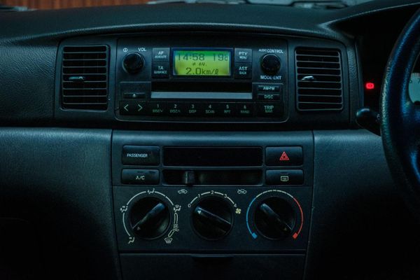 2004-Toyota-Corolla-180i-GLS-Auto image:15